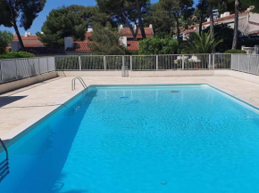 Appartement Duplex avec Piscine et Accès Direct Mer – Idéal Famille - FR-1-768-52